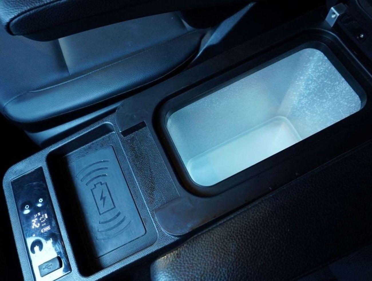 مرسيدس بنز V 250 3.336 PM I Low Mileage I 1 Year Warranty and Service I Good Condition