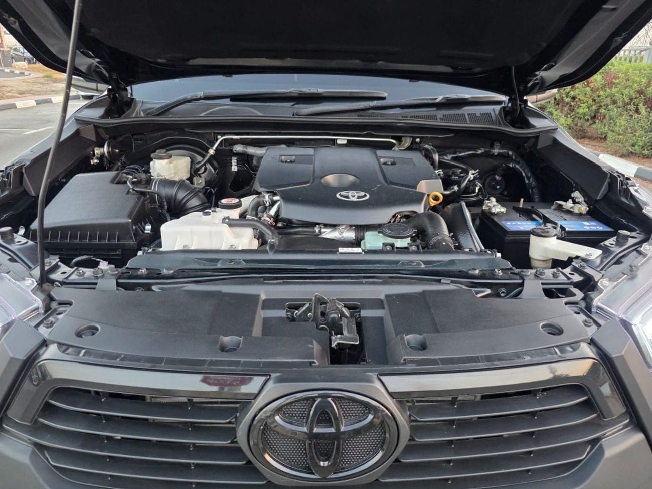 Toyota Hilux DOUBLE CABIN | RHD | 2.8 DIESEL ENGINE | 4WD | AT