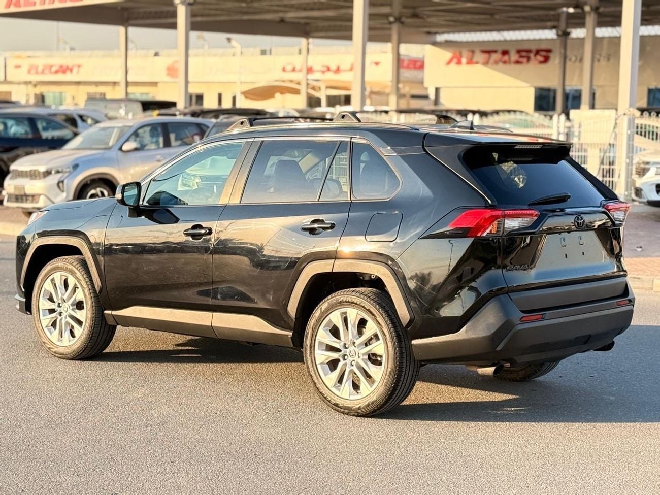Toyota RAV4 XLE premium 2.5 L Full option