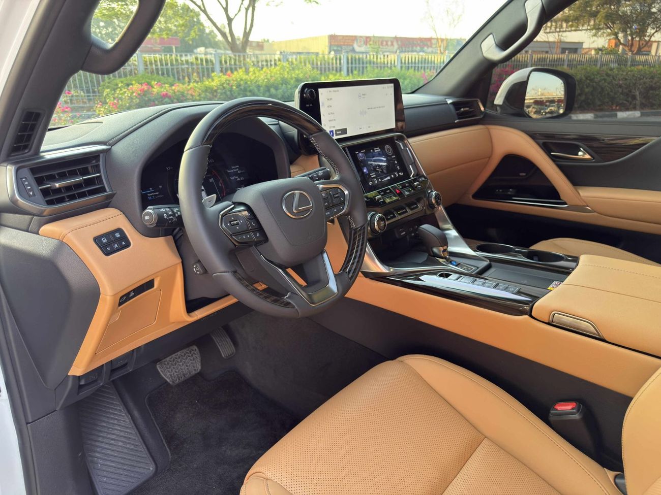 لكزس LX 700h Signature