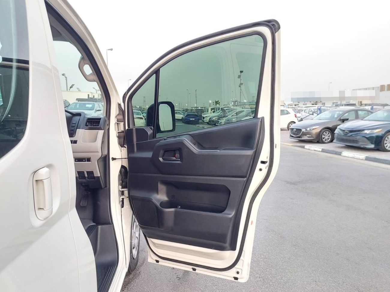 Toyota Hiace TOYOTA HIACE COMMUTER VAN RHD 2022 MODEL 2.8 L DIESEL AUTOMATIC(PM42119)