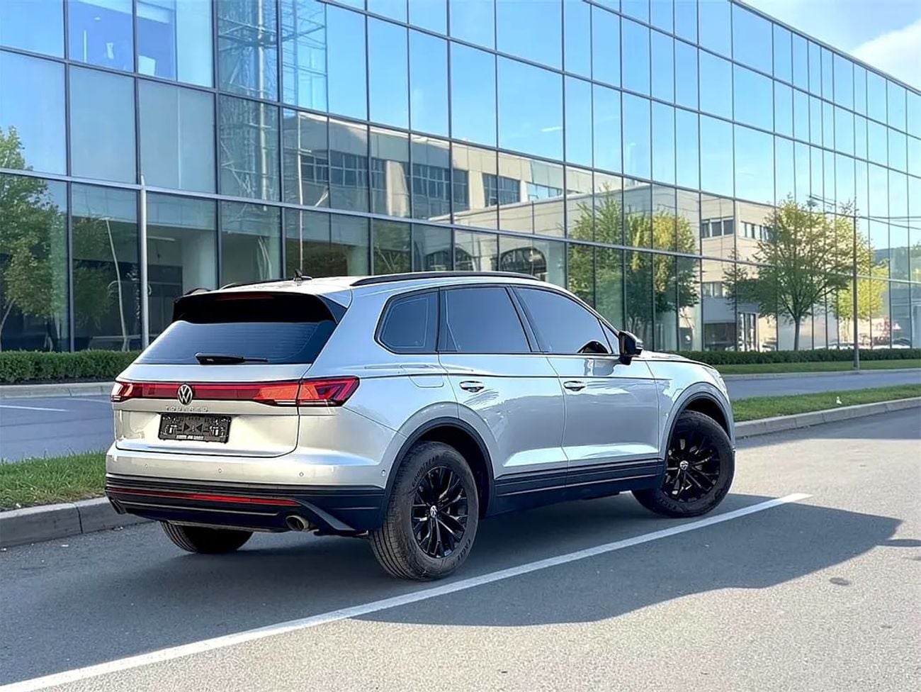 فولكس واجن طوارق Trendline 2.0L 2,384 P.M | Trendline - GCC Specs - Brand New! Under warranty