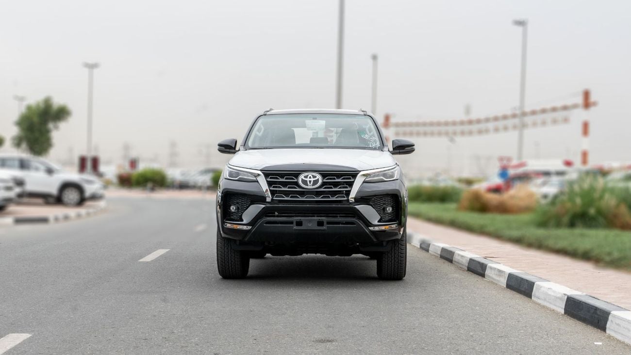 تويوتا فورتونر VXR 2026 Toyota Fortuner VX 4.0L AT Petrol (Black-Tan)