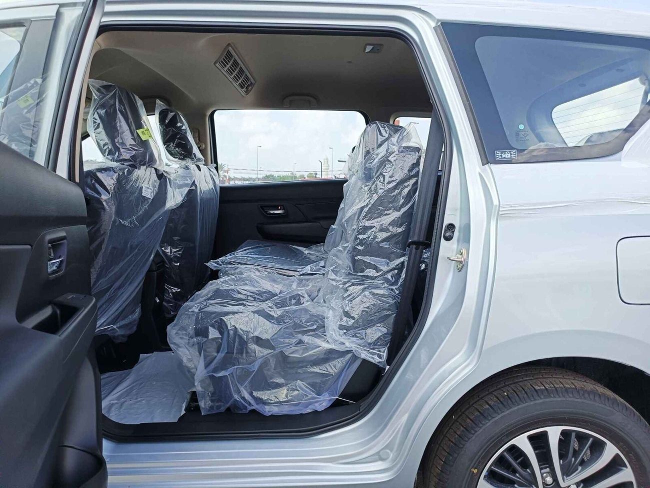 سوزوكي ايرتيغا 1.5L Petrol, DVD +Camera / Push Start / 7 Seater 2024 (CODE # ERGLXF)