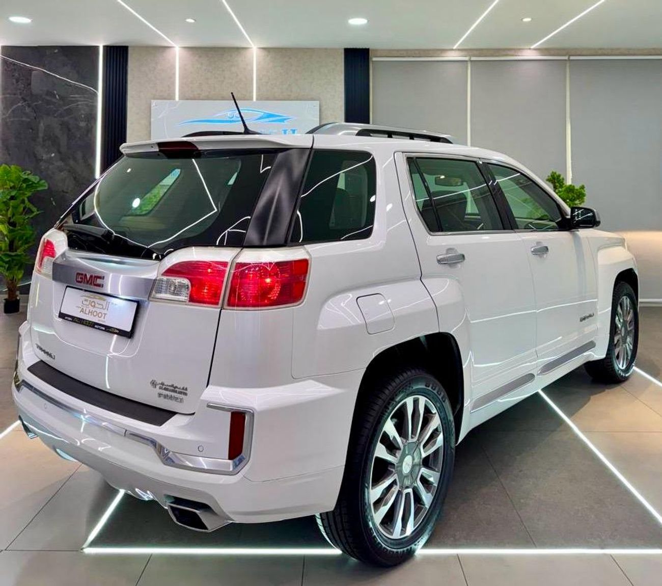 GMC Terrain 2.0T SLT (AWD) BEST GMC TERRAIN DENALI V6 || GCC || FULL OPTIONS || PANORAMIC ROOF || SCREENS