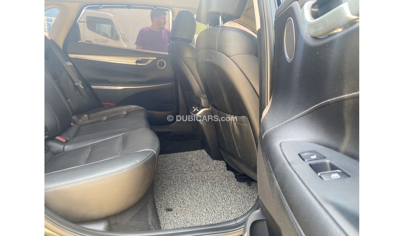 Hyundai Grandeur Hyundai grandeur ( AZERA )