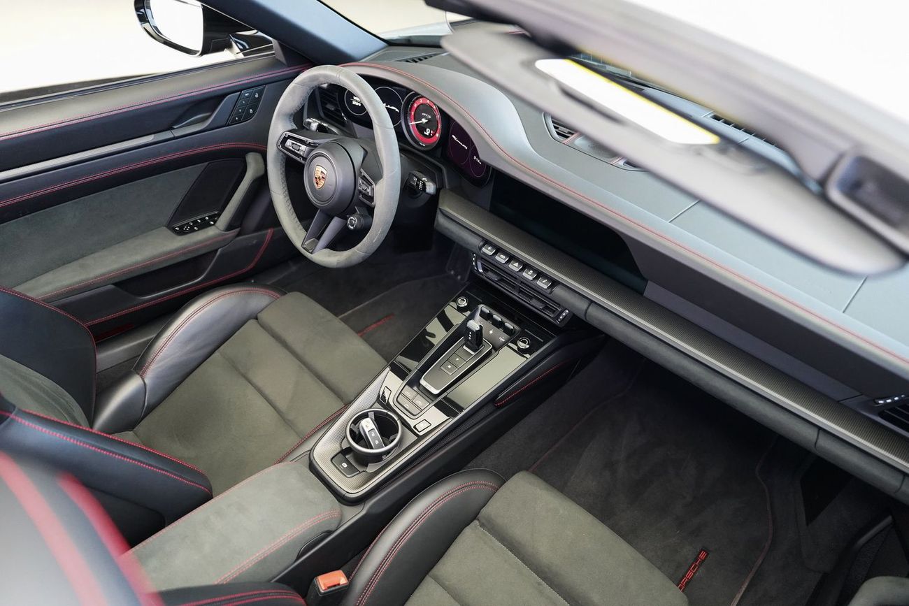 بورش 911 Carrera GTS 3.0L (450 HP) Convertible