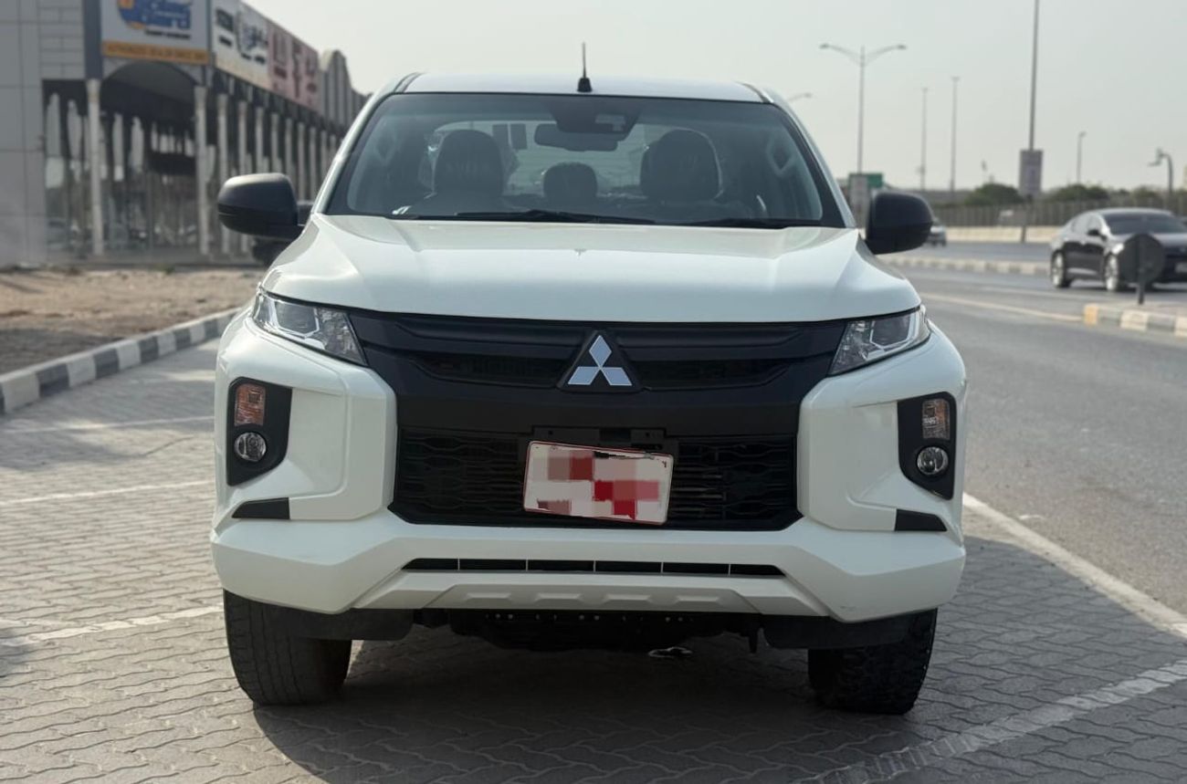 ميتسوبيشي تريتون DIESEL 2,4 LITER ,RIGHT HAND DRIVE ,2023 MODEL ,WHITE COLOR ,AUTOMATIC GEAR