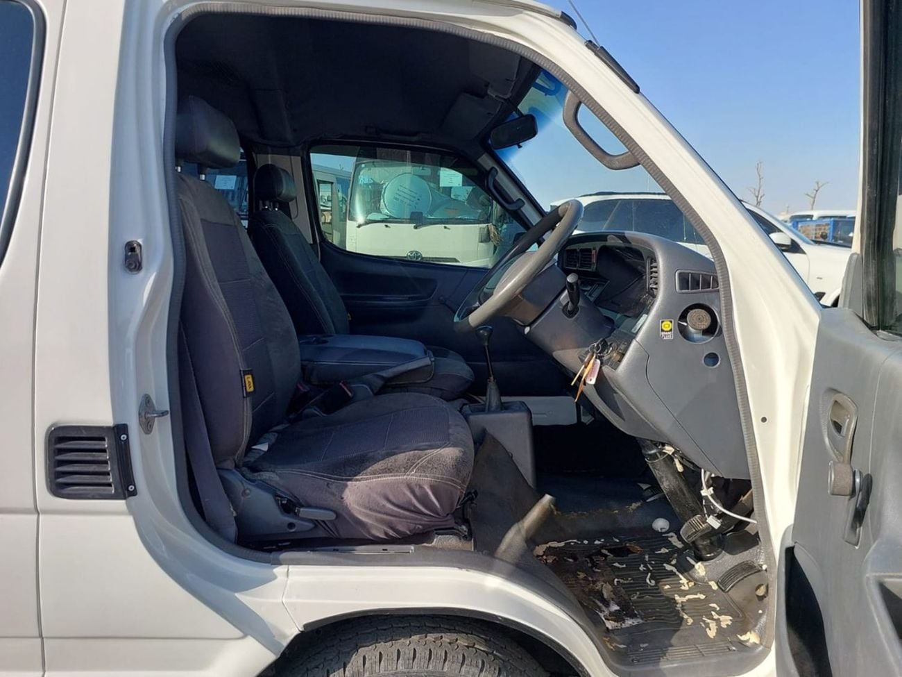 تويوتا هاياس TOYOTA HIACE COMMUTER VAN RHD 2003 MODEL 3.0 L DIESEL MANUAL(PM15151)