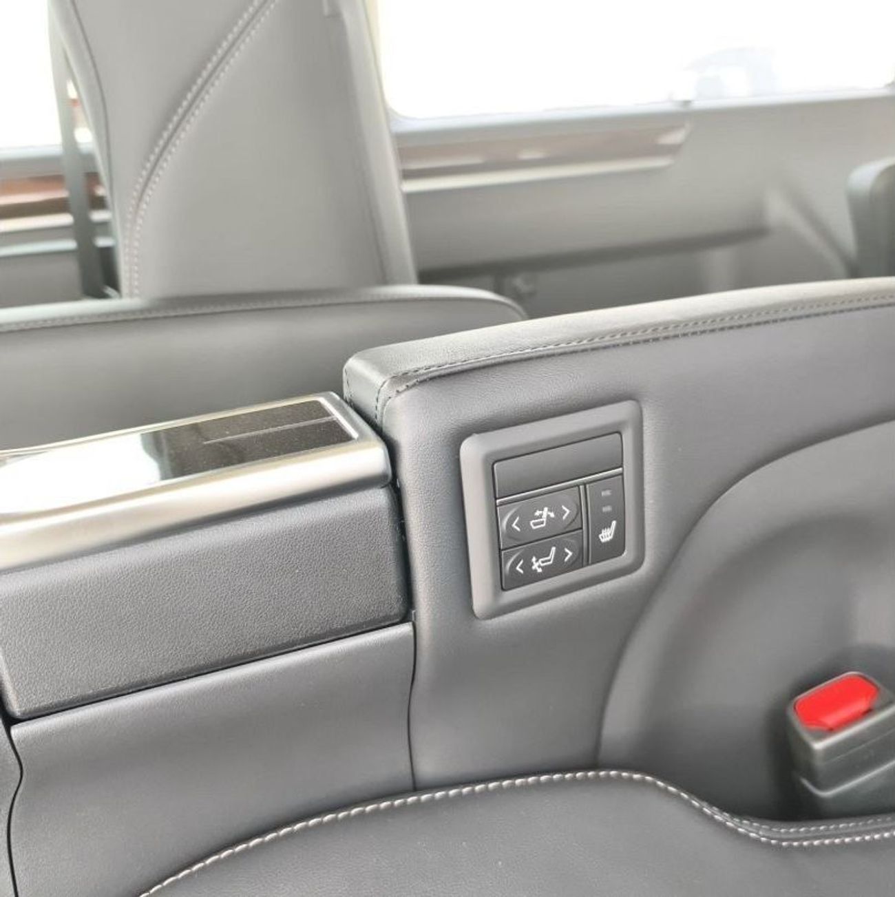 تويوتا جرافينا 2024 Toyota Granvia 3.5L 6 seater