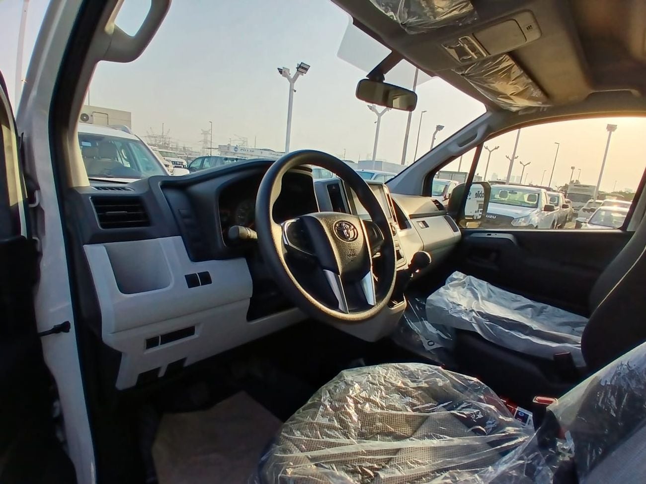 تويوتا هاياس 2.8L Diesel Manual Transmission, High Roof, 13 Seater, Model 2026