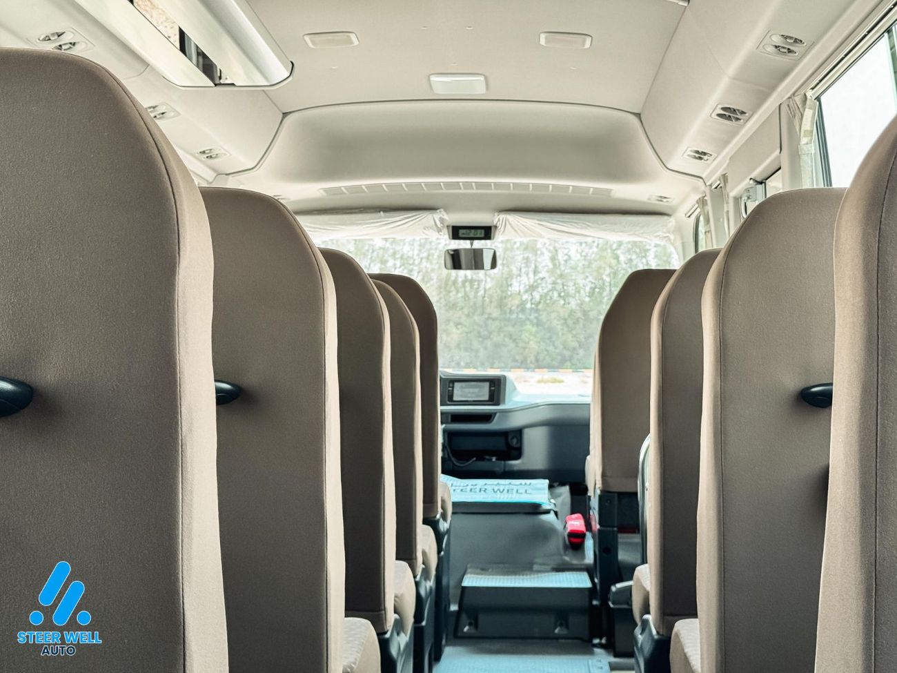 Toyota Coaster 23-Seater Bus 4.0L Diesel RWD GCC Specs Full Option White