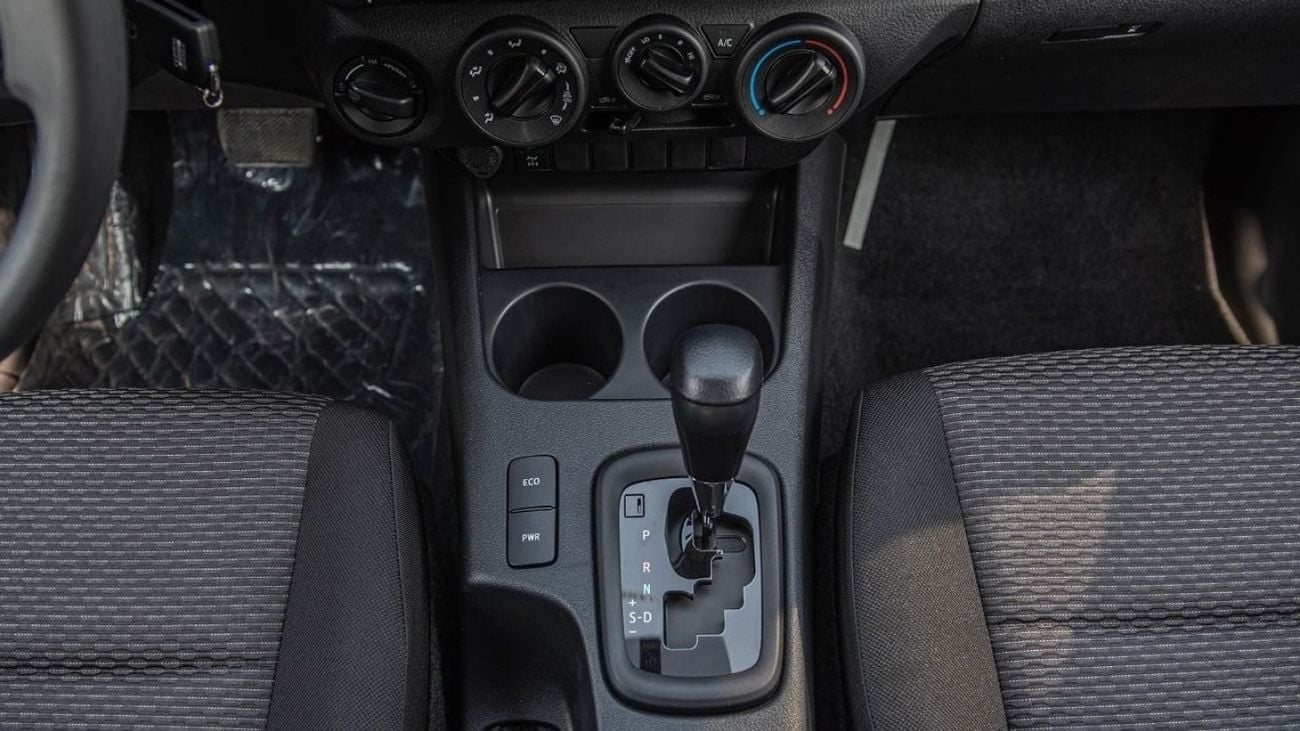 Toyota Hilux TOYOTA HILUX 2.4L DIESEL AT MED OPTION 2024