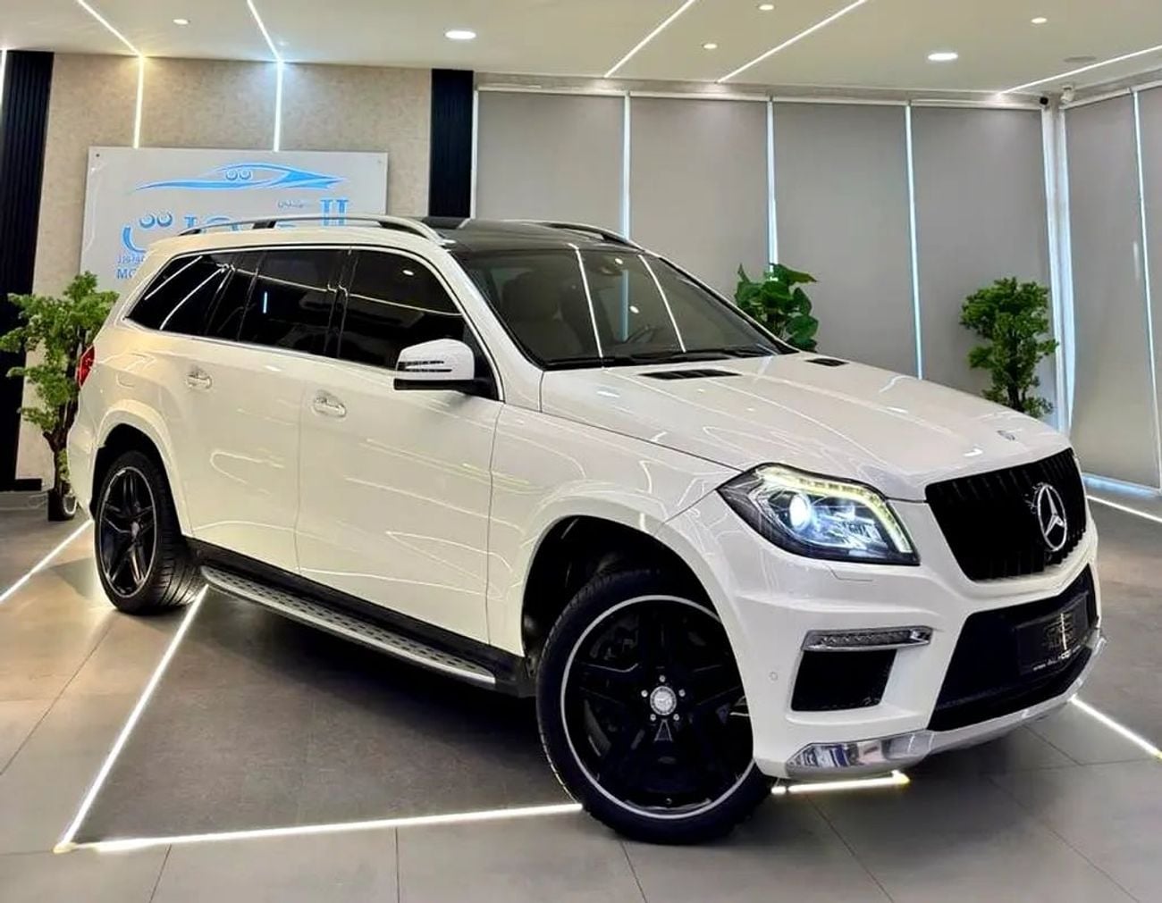 Mercedes Benz GL500 ELITE MERCEDES GL500 V8 || GLS UPGRADE || RADAR || TOP RANGE || GCC || PANORAMIC || LOW MILEAGE