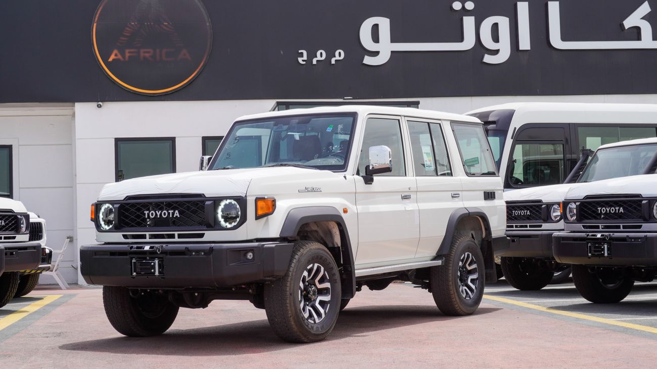 تويوتا لاند كروزر 70 LX 4.0 L V6