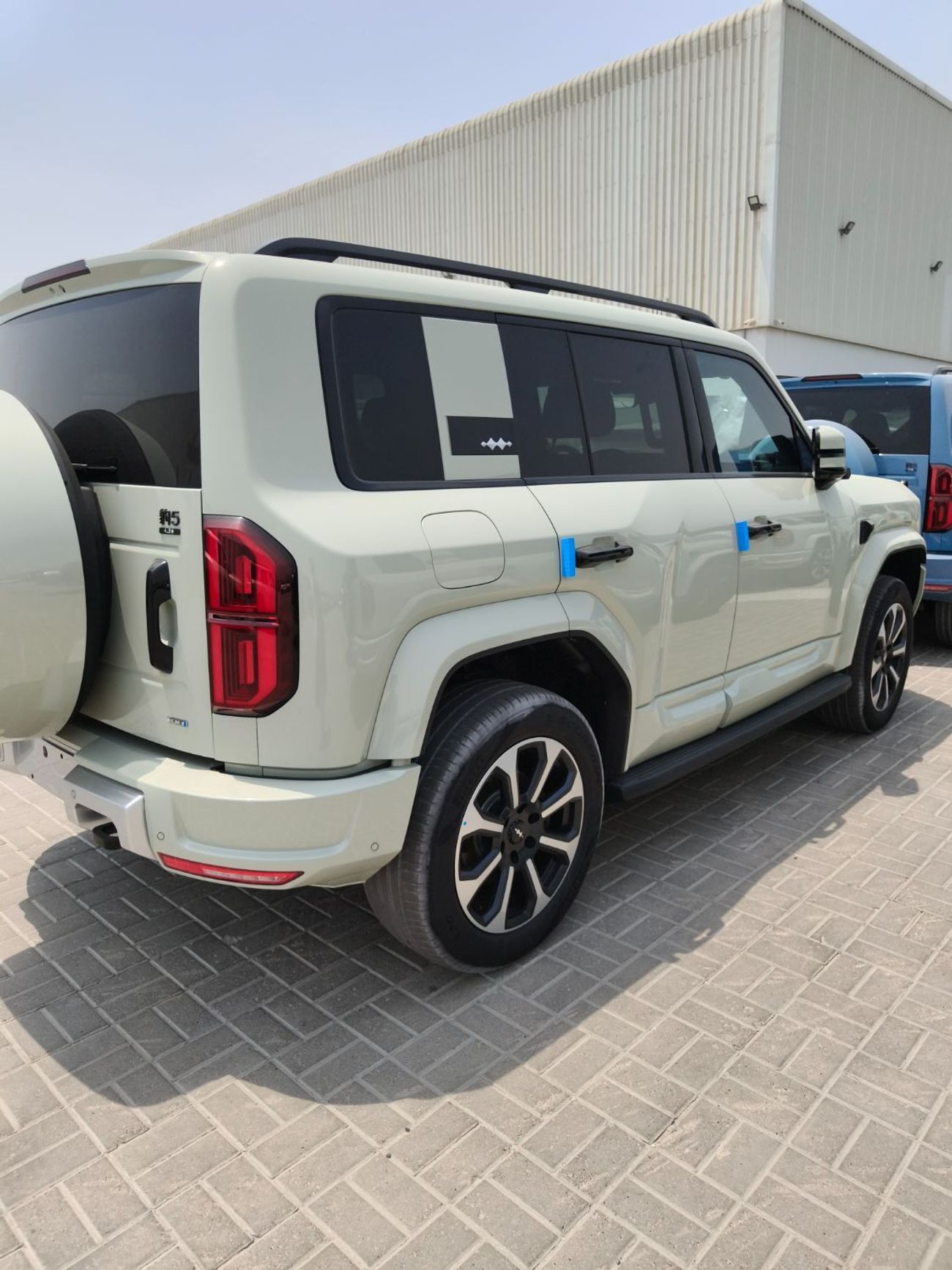 بي واي دي ليوبارد 5