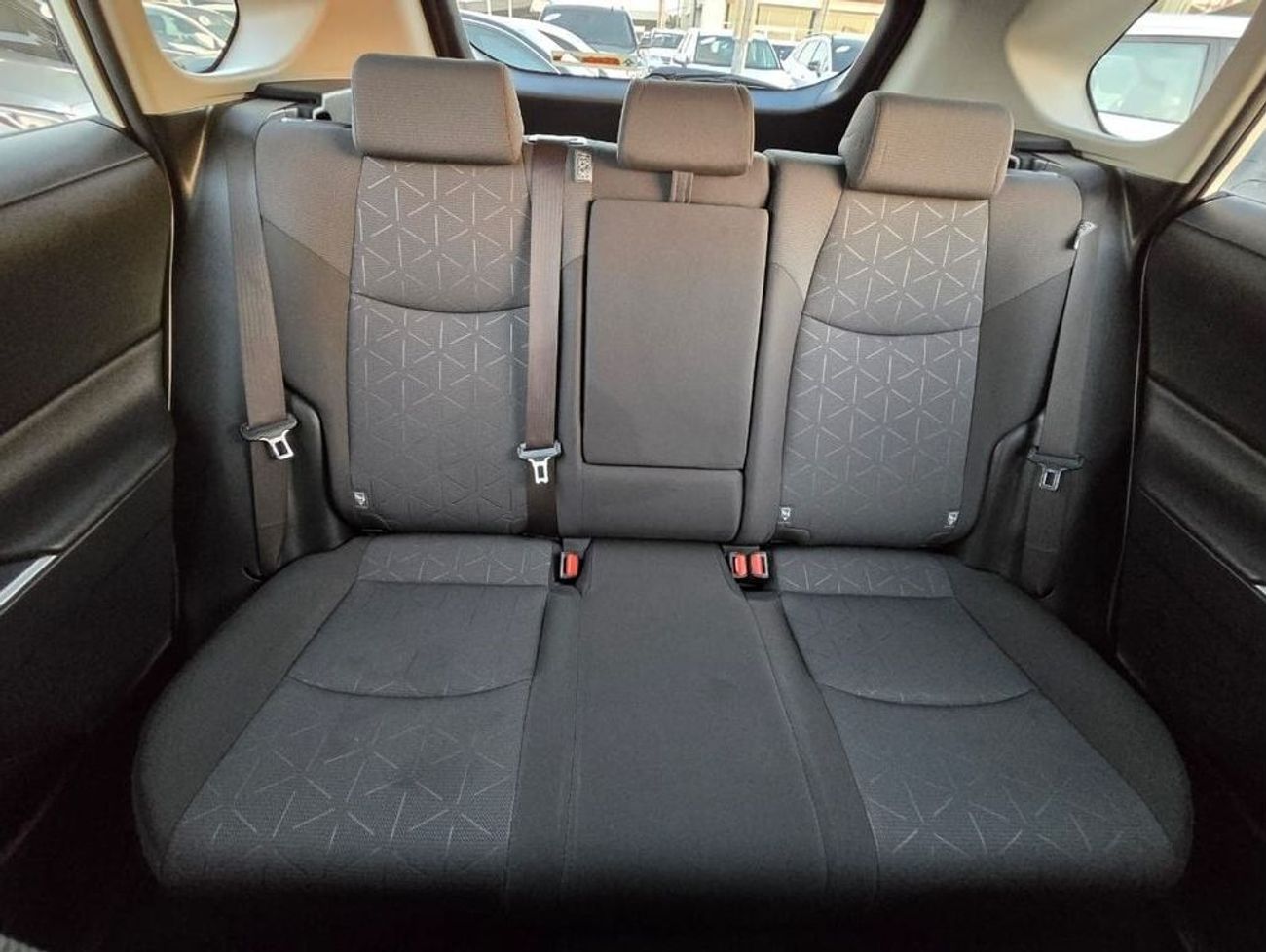 Toyota RAV4 GX 2.5L TOYOTA RAV4 2019 GCC 4 cylinder engine 2.5L clean car without accident without paint just bu