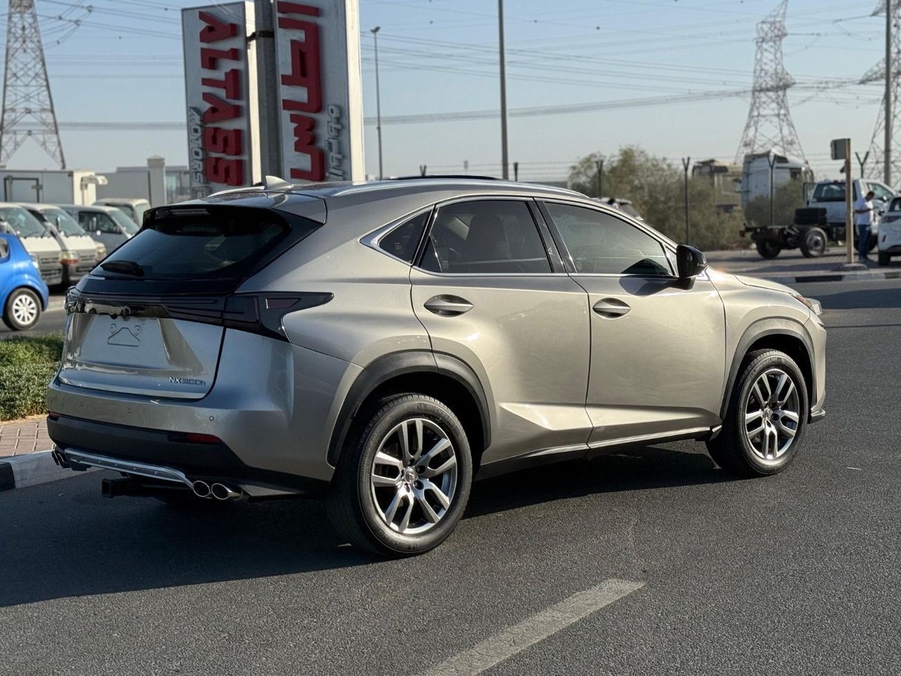 Lexus NX300 Hybrid NX300h Full Option