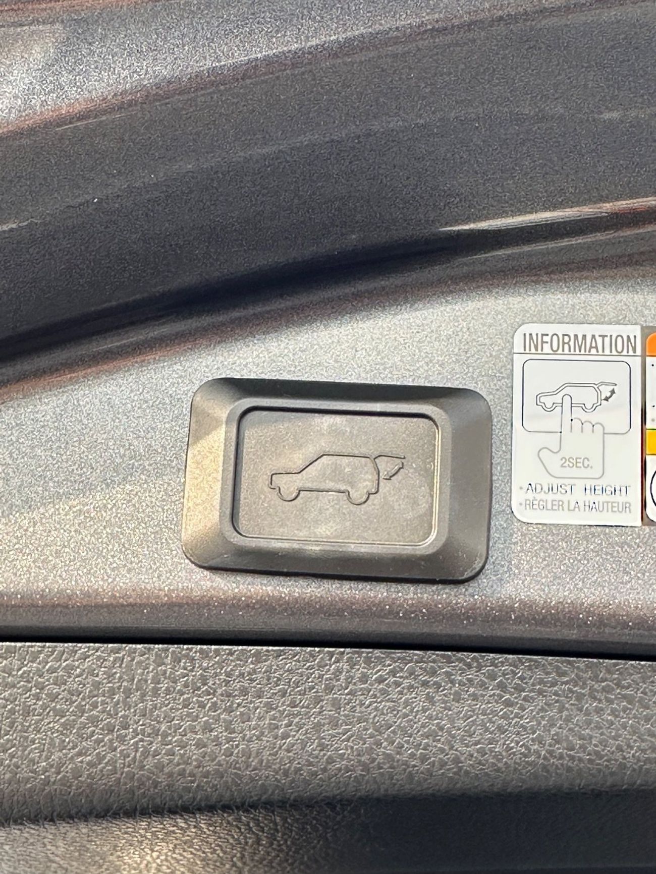 Toyota RAV4 XLE premium Sunroof,Push start,Leather seats