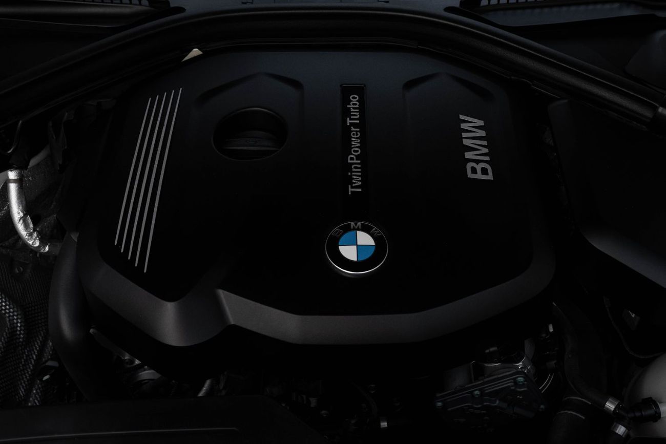 BMW 318i M-Kit | 1,371 P.M  | 0% Downpayment | Low Kms! | Warranty!