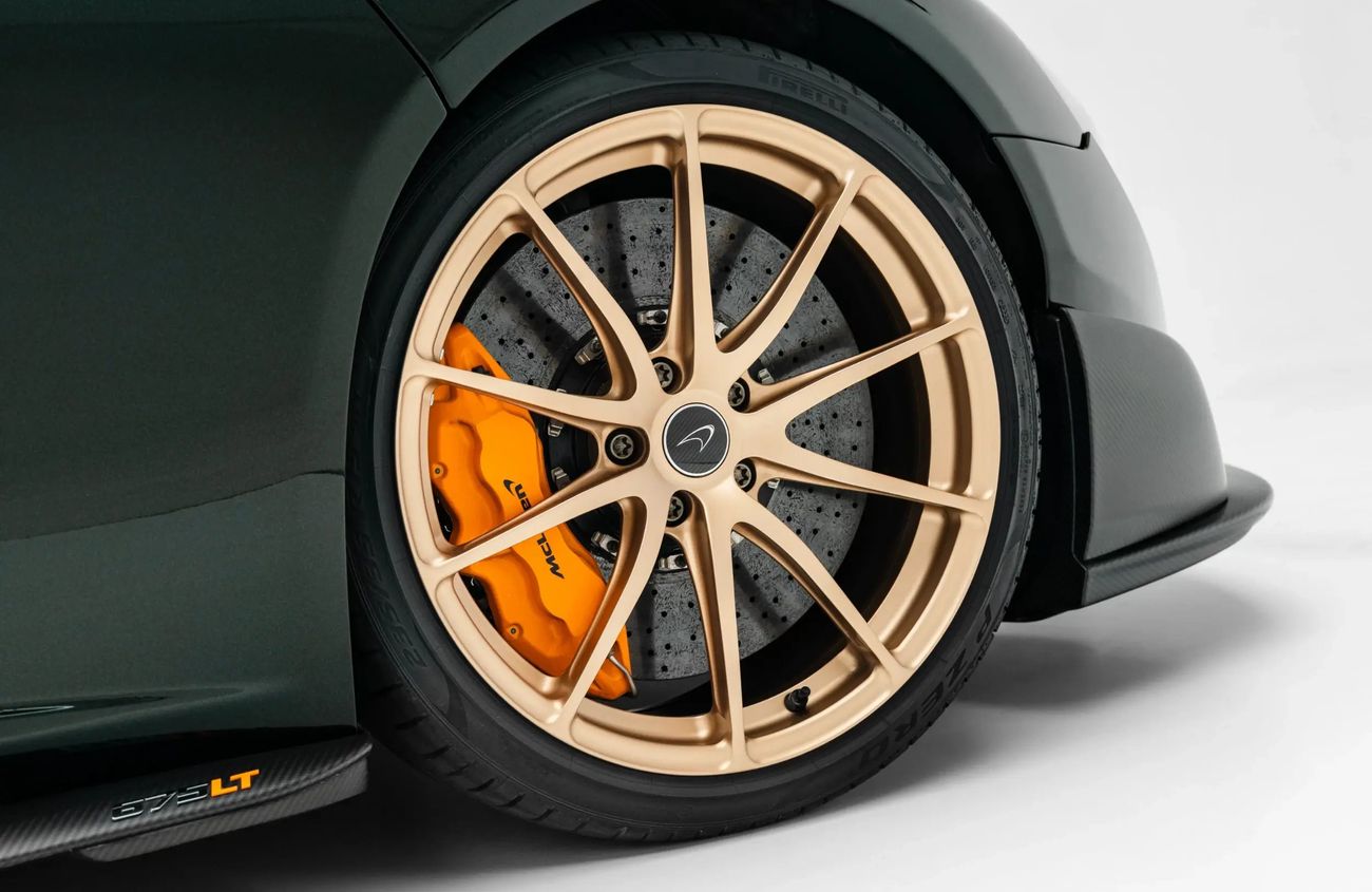 McLaren 675LT 3.8L V8 Twin-Turbocharged Engine