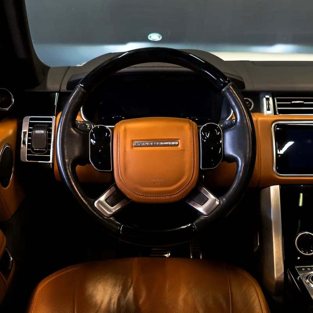 لاند روفر رينج روفر Vogue SE 5.0L 3,161 pm • 0% Downpayment • Vogue SE P400 • 1 Year Warranty