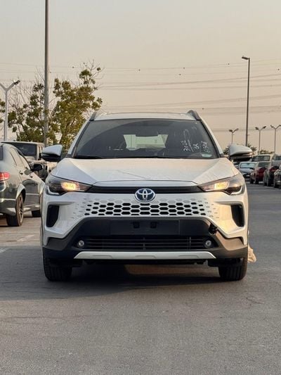 تويوتا كورولا كروس Corolla cross  1.8 L hybrid  2025 YM Sunroof  Medium option  GCC spec
