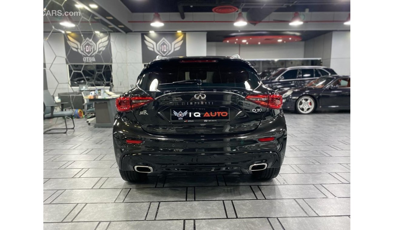 Infiniti Q30