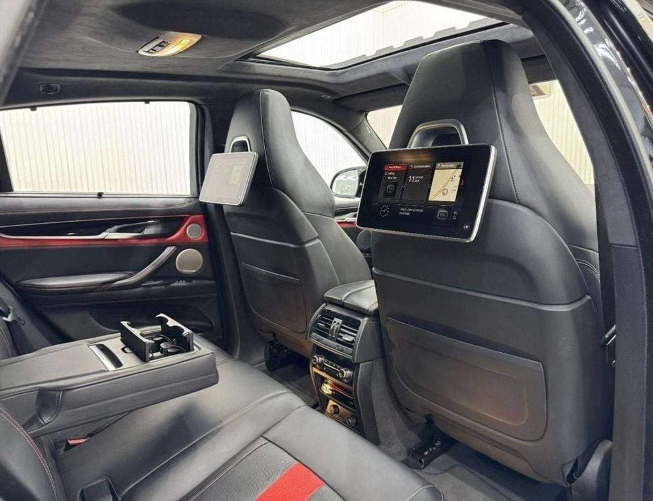 بي أم دبليو X6 M Std 4.4L 2018 BMW X6M M-Power, Warranty, Oct 2025 BMW Service Pack, Carbon Fiber Package, GCC