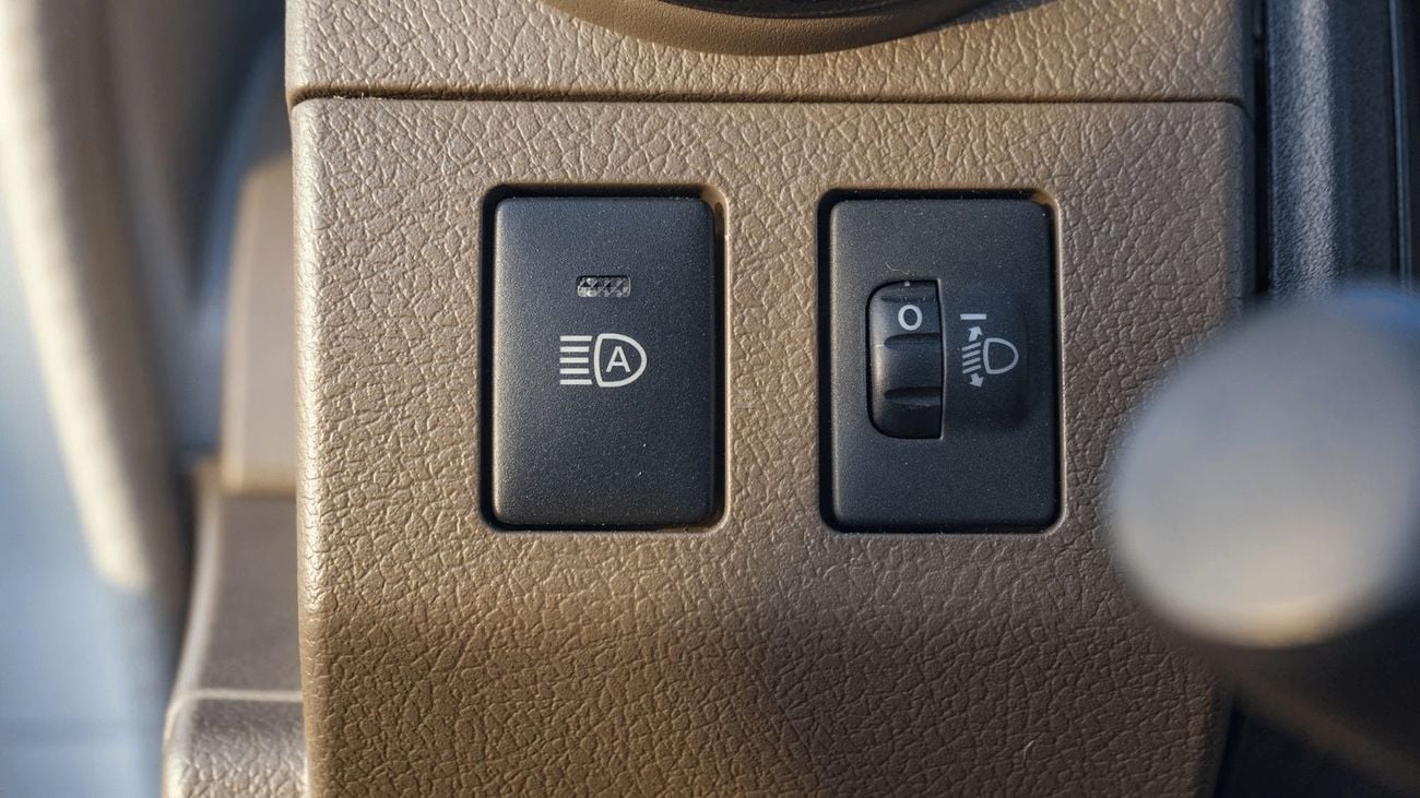 تويوتا لاند كروزر 70 ECT0101 - TLC76 Hardtop 5 Doors GDJ76 - 2.8L Diesel Auto White