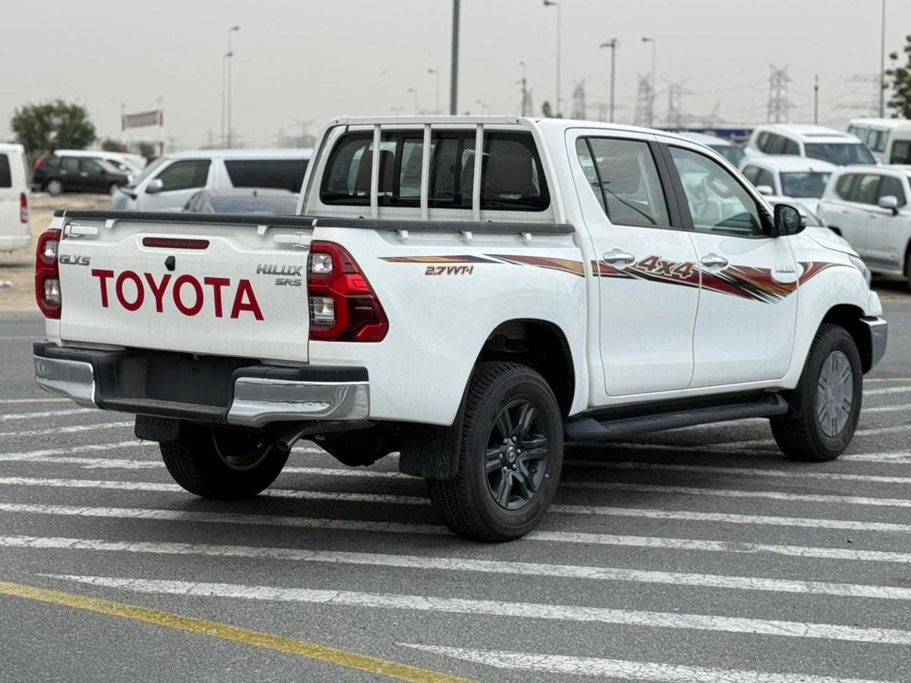 Toyota Hilux 2.7L GLX-S FULL WITH WIRLESS CHARGER AND COMPRESSOR OMANI