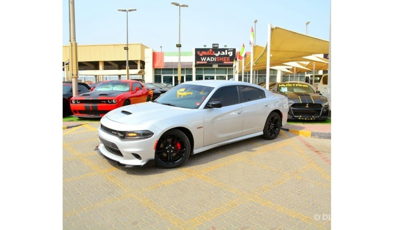 Dodge Charger R/T The Charger RT is powered by a 5.7-liter HEMI V8 engine that produces 370 horsepower and 535 Nm