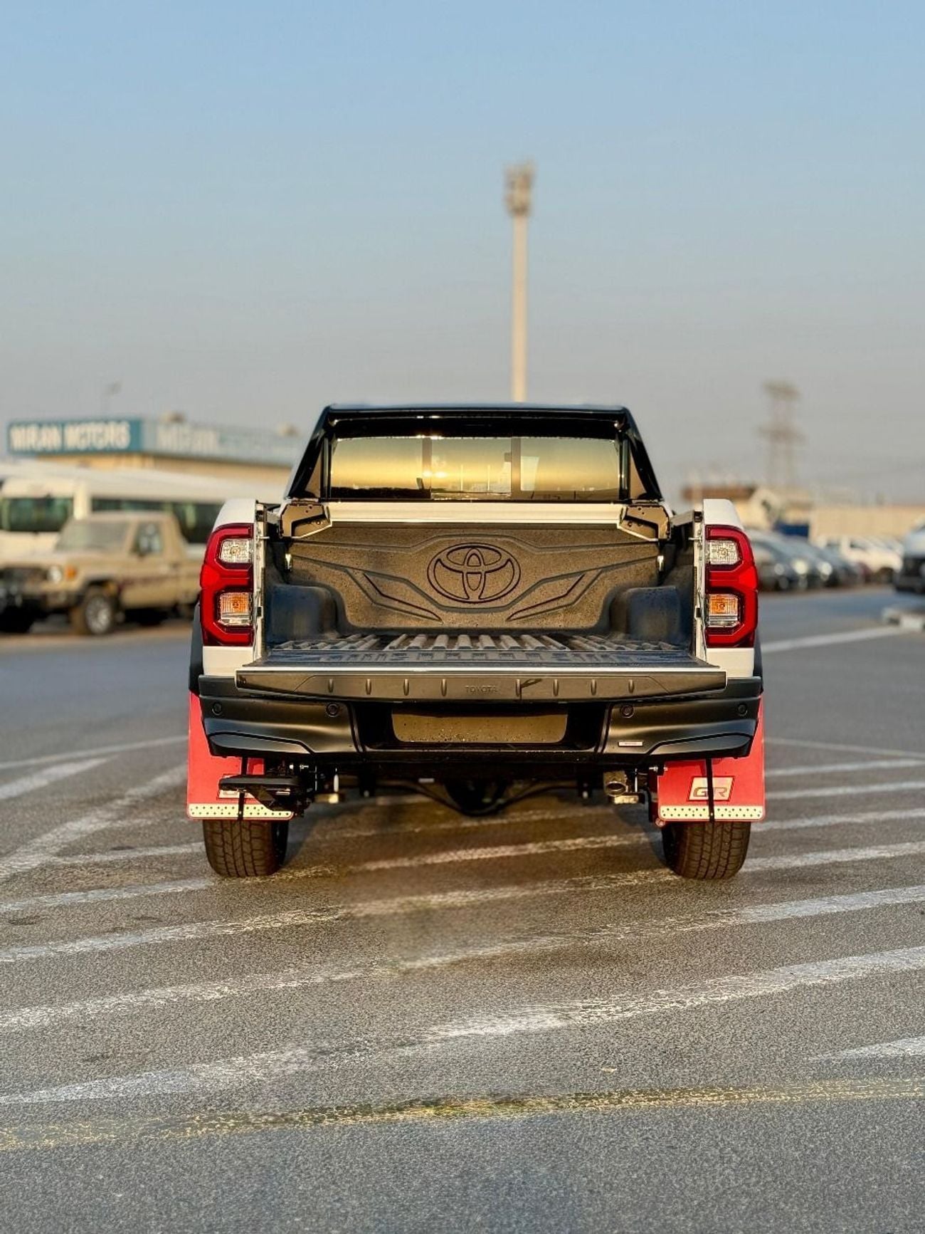 تويوتا هيلوكس GR Sport 4.0L 4x4