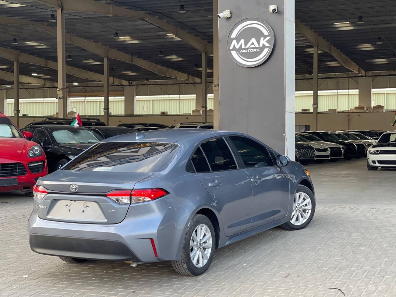 Toyota Corolla SE 2.0L LE / 2.0L V4 / LOW MILAGE / RADAR / ROAD ASSIST / BLIND SPOT / IN PERFECT CONDITION