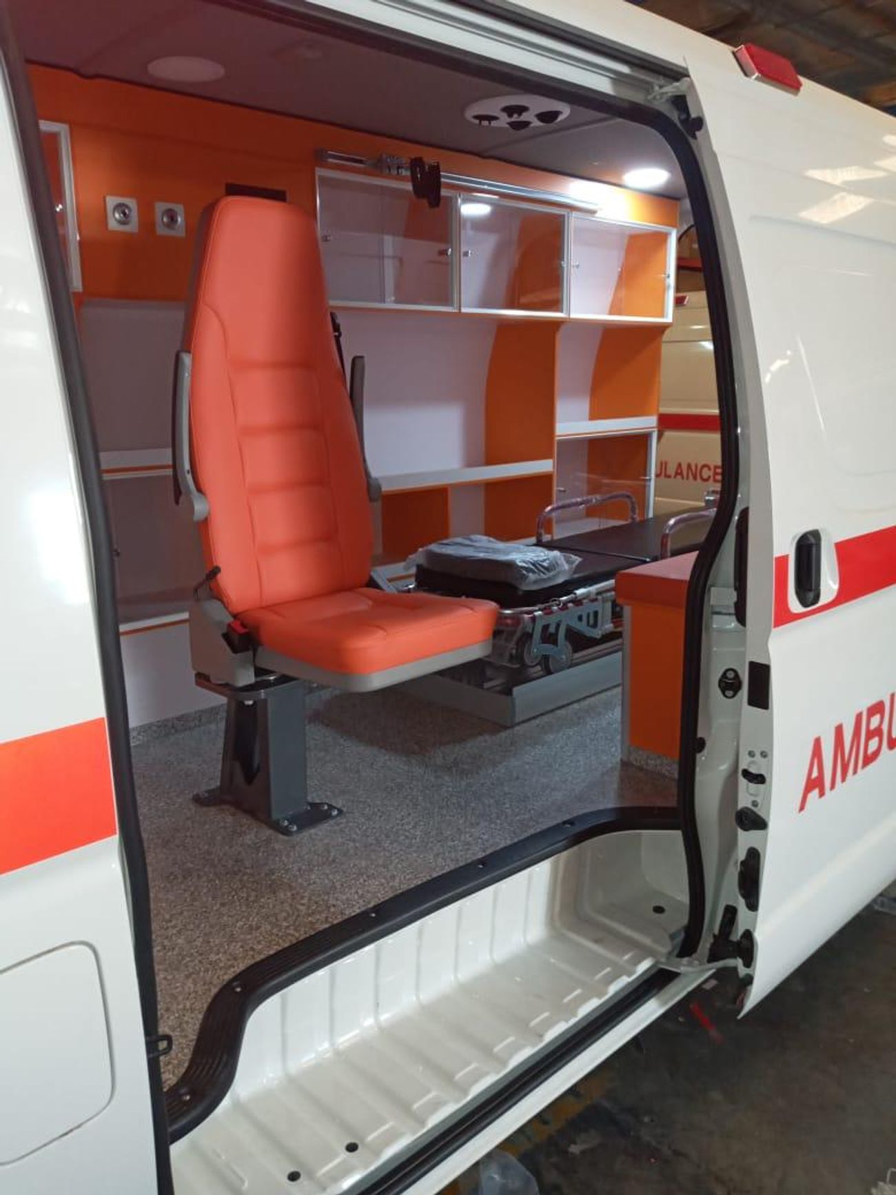 تويوتا هاياس New Toyata Hiace High Roof Ambulance Model 2024  Petrol  2.7L