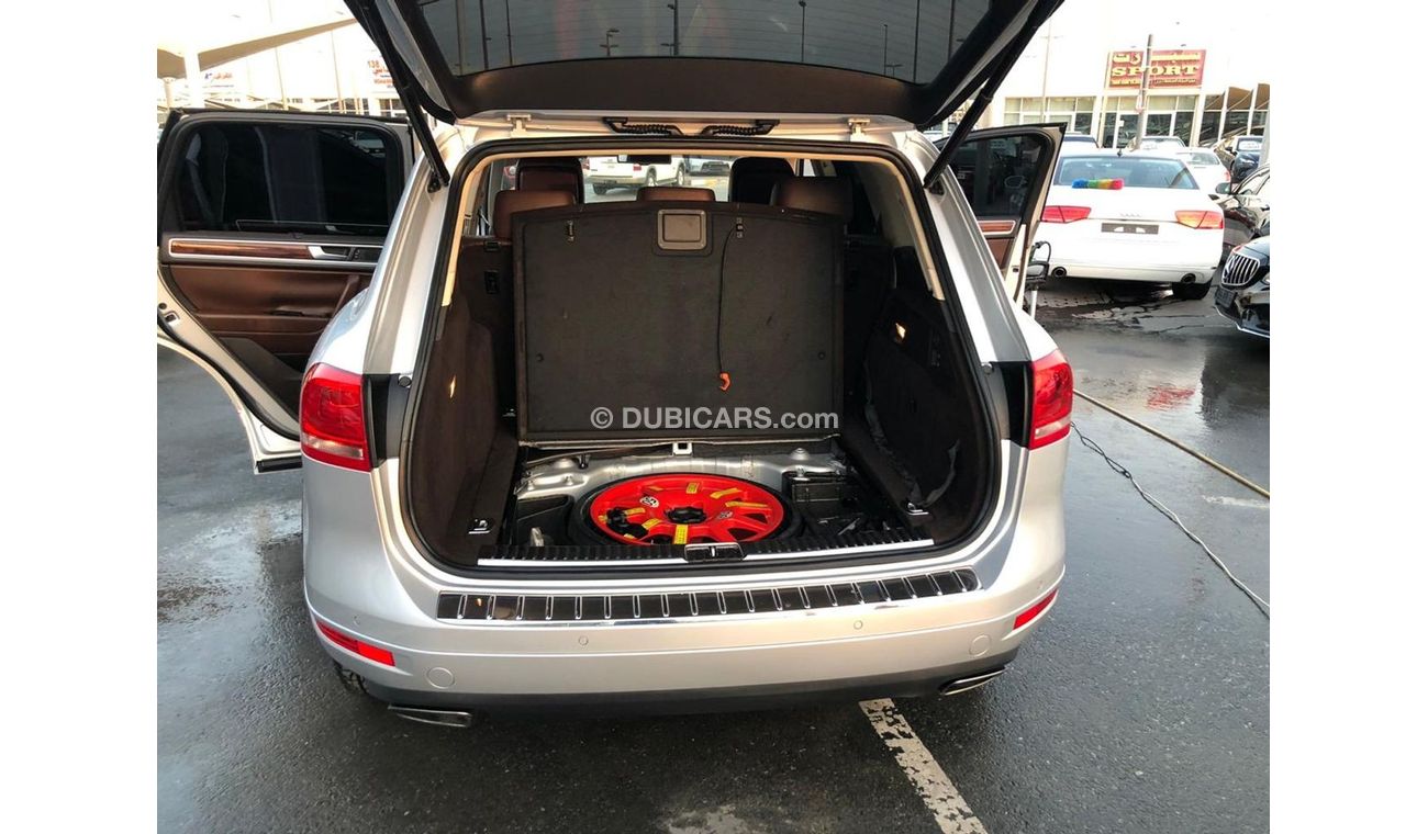 Volkswagen Touareg Volex wagon tourque  model 2011 GCC full option