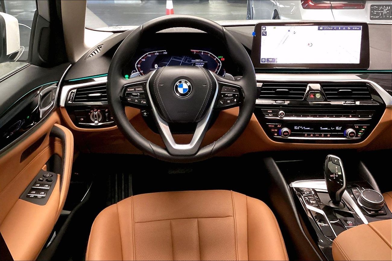 بي أم دبليو 520i Joy Edition | شامل الضمان | 0 ﺪﻔﻋﺓ ﺃﻮﻟﻯ