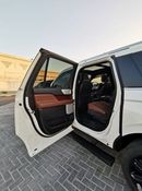 Lincoln Navigator Presidential 3.5L Lincoln Navigator (Presidential)  - 2023- White