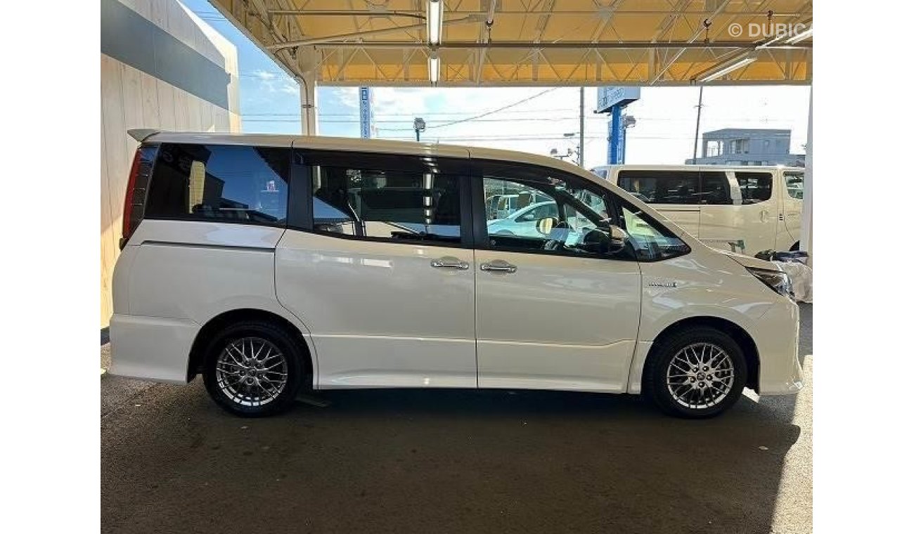 Toyota Noah ZWR80W