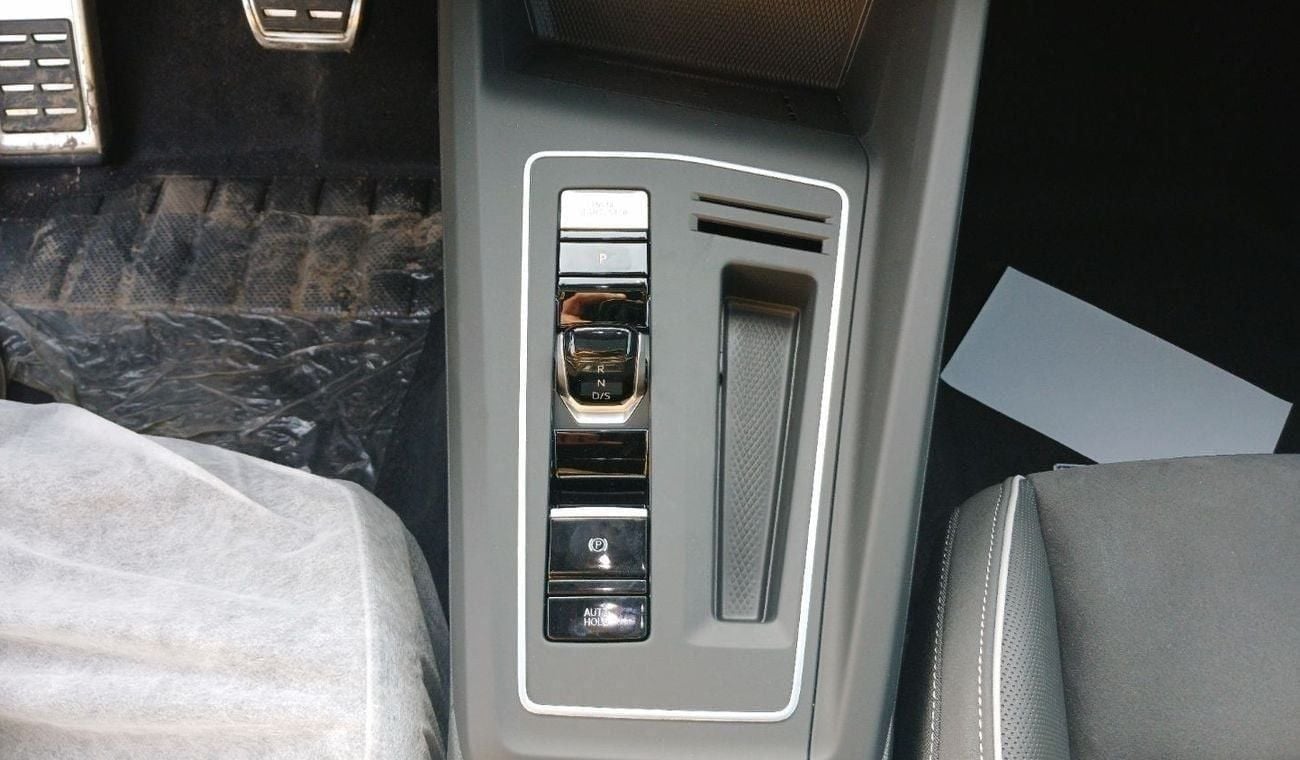 Volkswagen Golf Volkswagen Golf R Line 1.4L TSi Petrol 2024YM | Export Price