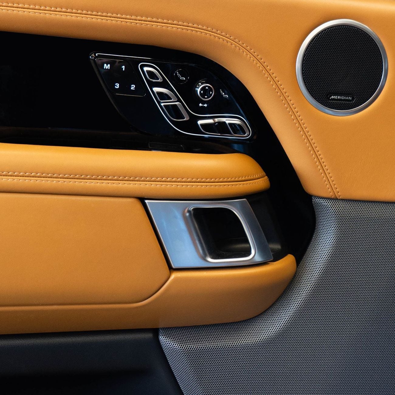 Land Rover Range Rover Autobiography 5.0L (510 HP) AED 4,082 p.m • 0% Downpayment • Range Rover Autobiography  • Agency Ser