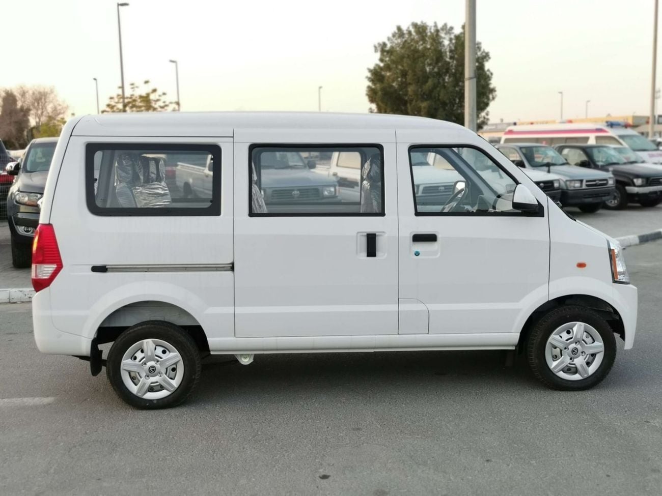 فيكتوري V2 STANDARD MINI BUS/ 7 SEATER, M/T, WITH AIRBAGS & ABS