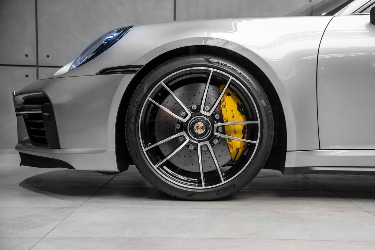 بورش 911 Turbo S 3.8L (640 HP) Coupe