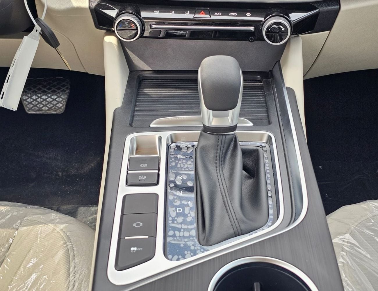 شيري ازيرو5 STANDARD || 1.5L PETROL V4 | FABRIC SEATS | KEY START | RAER PARKING SENSOR (CODE # TARZ)