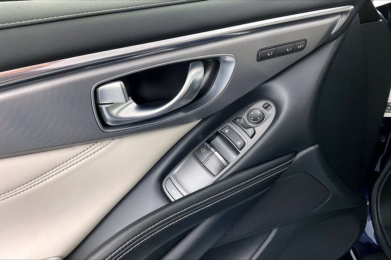 مرسيدس بنز C 200 Premium (AMG Line) | عرض العيد الحصري | خالية من أضرار الفيضانات