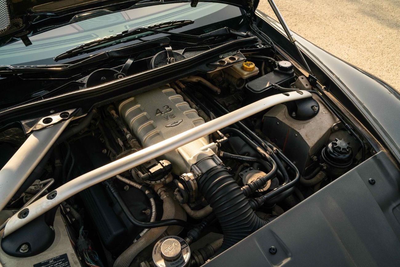 أستون مارتن فانتيج V8 Vantage Manual