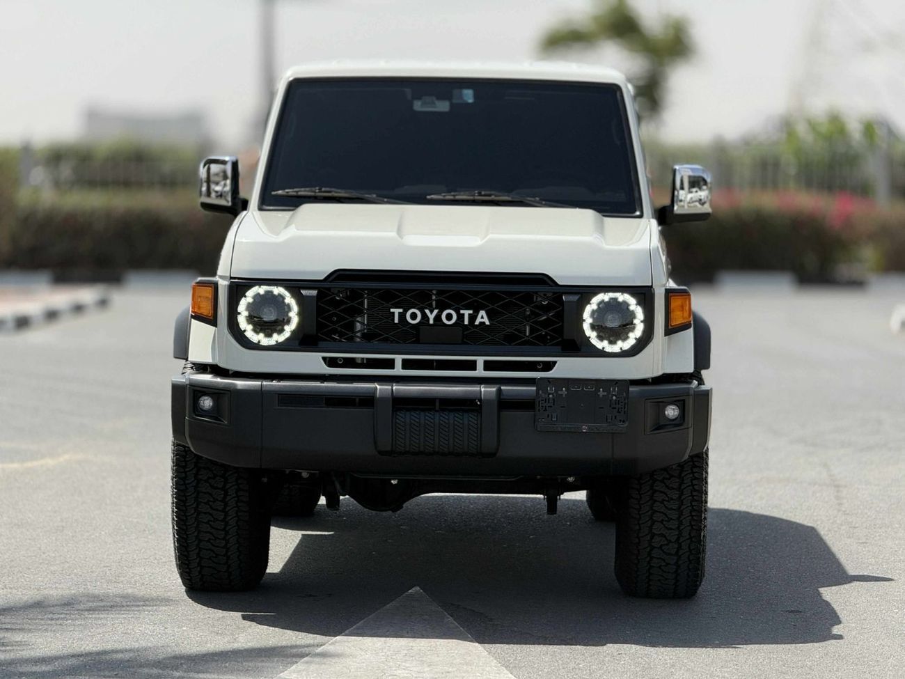 تويوتا لاند كروزر 70 GCC SPEC NEAT AND CLEAN VERY LESS KM