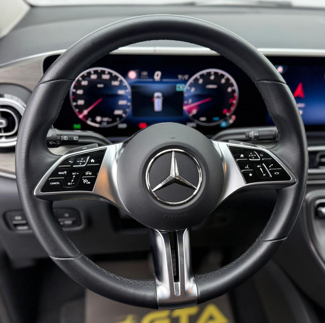 Mercedes-Benz V 300 2025 Mercedes Benz V300, 2026 Mercedes Warranty, Full MB Service History, Excellent Condition, GCC