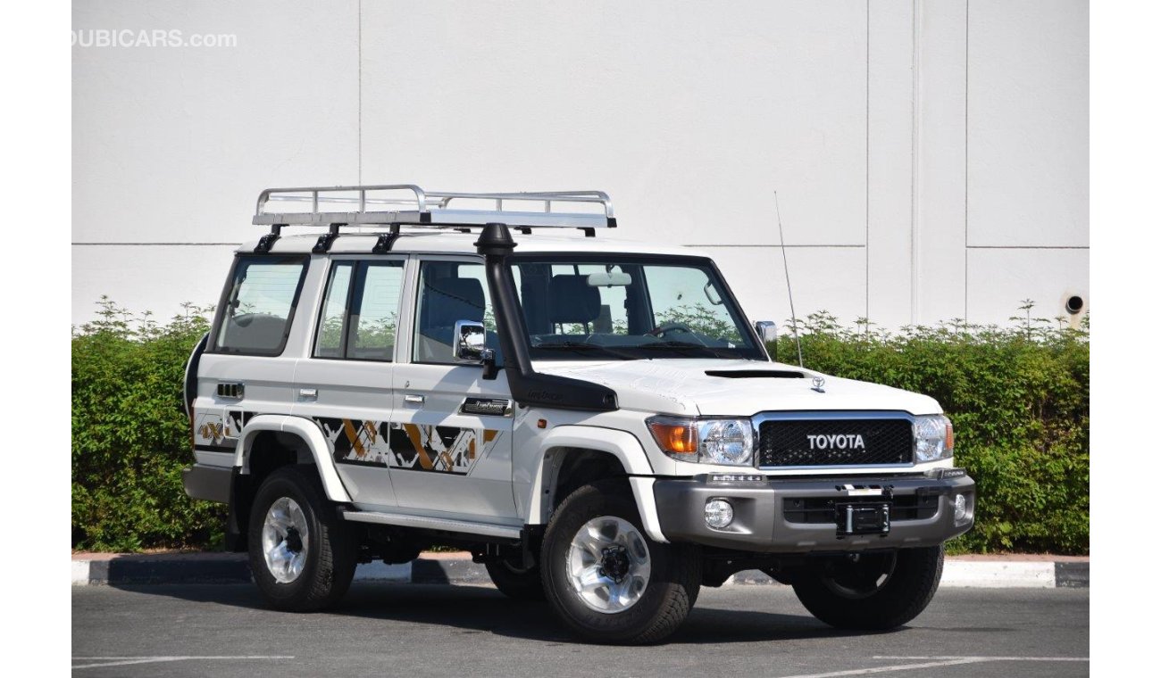 Toyota Land Cruiser Hard Top 76 LX LIMITED V8 4.5L TURBO DIESEL 4WD 5 SEAT MANUAL TRANSMISION