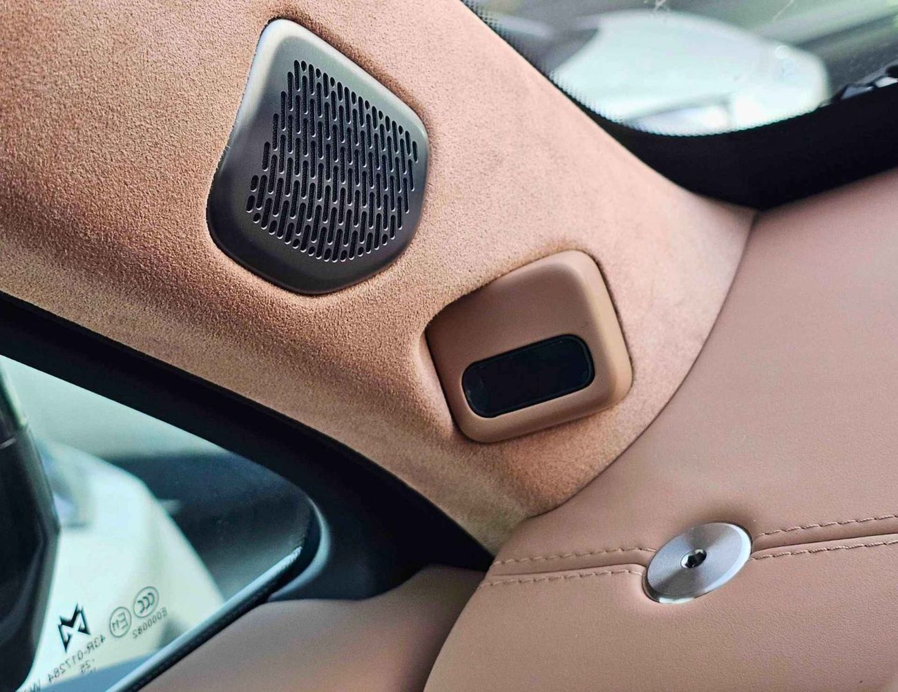 Dongfeng M Hero M817 HYBRID / 1.5L TURBO CHARGED PETROL /  LARGE DISPLAY 15.6" TOUCHSCREEN / PANORAMIC ROOF (CODE#MH817H)